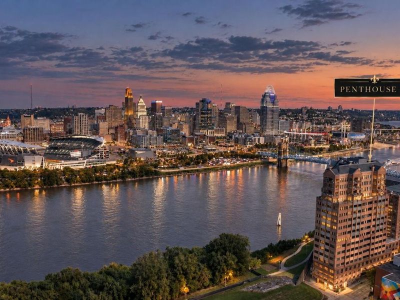 100 W Rivercenter Boulevard, Unit 2A, Covington, KY 41011 Photo 2