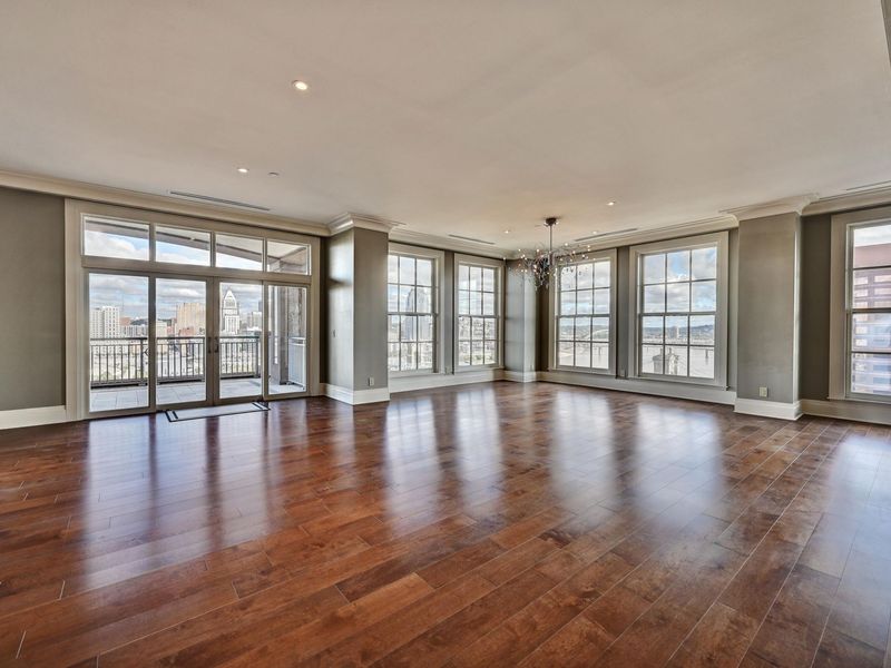 100 W Rivercenter Boulevard, Unit 2A, Covington, KY 41011 Photo 21