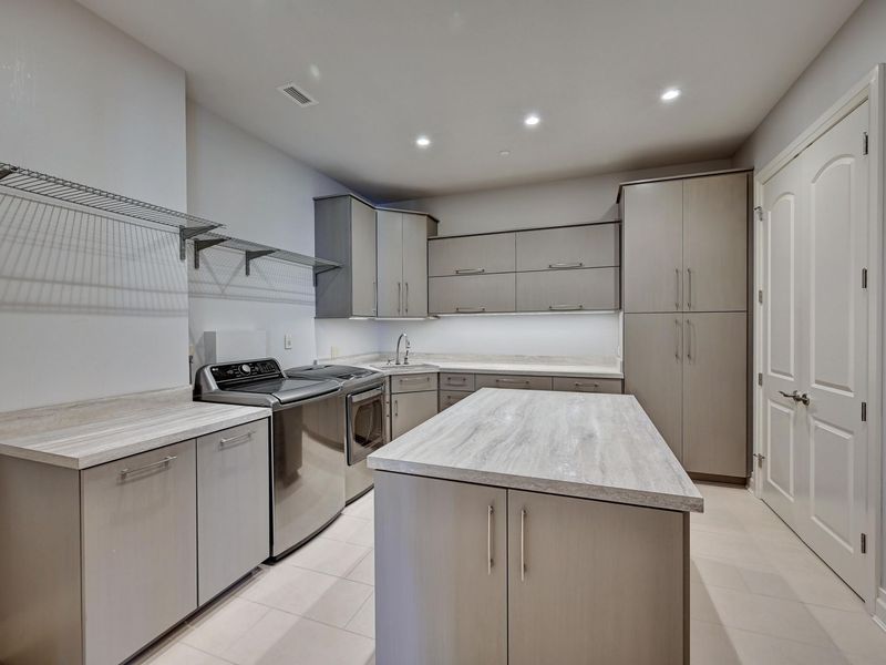 100 W Rivercenter Boulevard, Unit 2A, Covington, KY 41011 Photo 22
