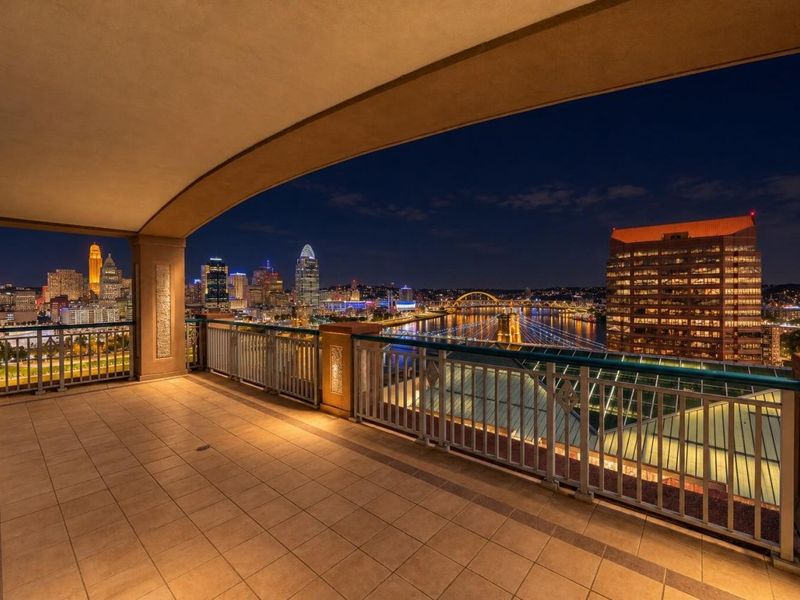 100 W Rivercenter Boulevard, Unit 2A, Covington, KY 41011 Photo 3