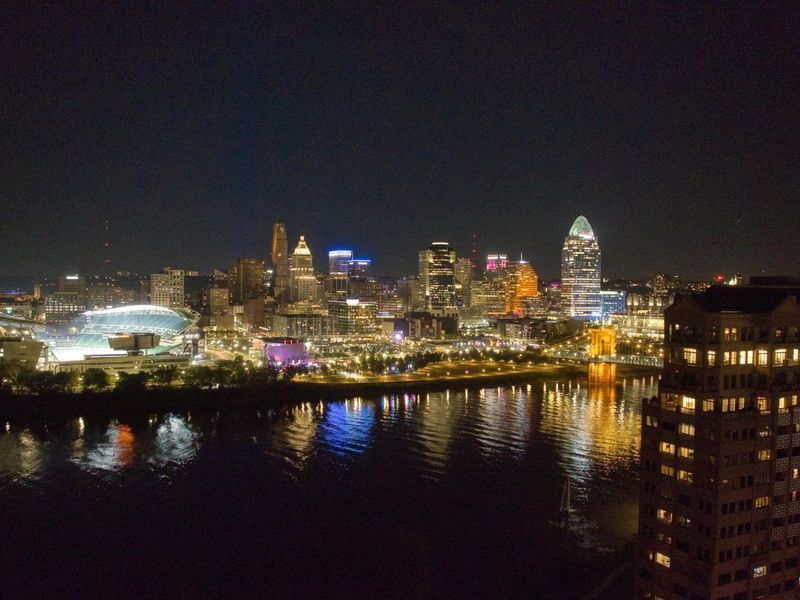 100 W Rivercenter Boulevard, Unit 2A, Covington, KY 41011 Photo 4