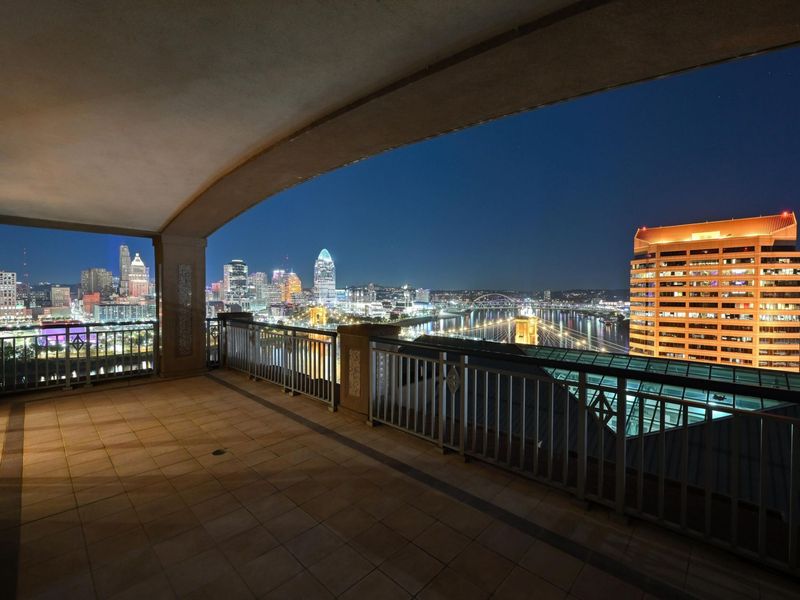 100 W Rivercenter Boulevard, Unit 2A, Covington, KY 41011 Photo 42