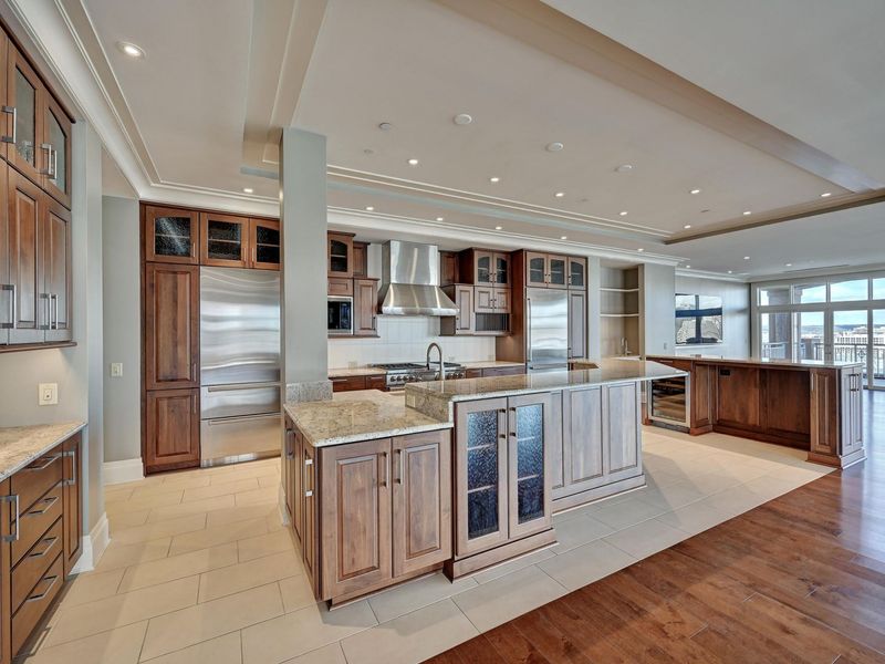100 W Rivercenter Boulevard, Unit 2A, Covington, KY 41011 Photo 7