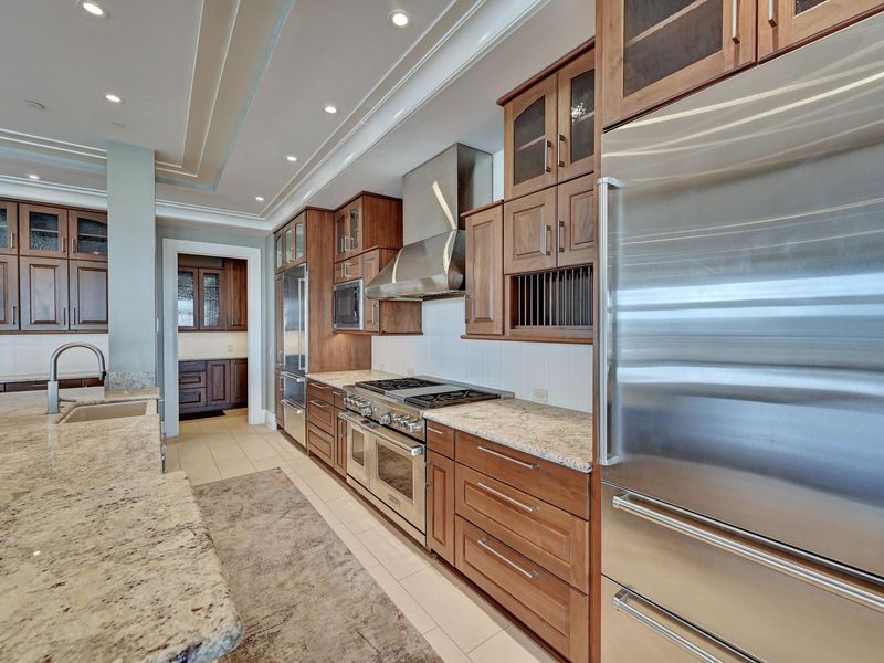 100 W Rivercenter Boulevard, Unit 2A, Covington, KY 41011 Photo 9