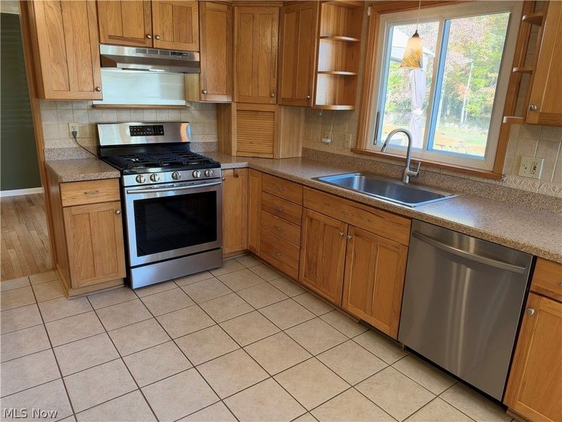4694 Maple Lane, North Royalton, OH 44133 Photo 2