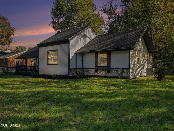 2520 N Holland Sylvania Road , Toledo, OH 43615