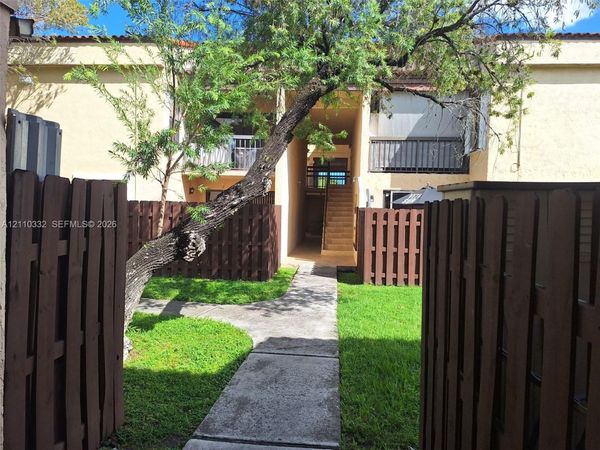 660 W Park Dr , Unit 205-1, Miami, FL 33172