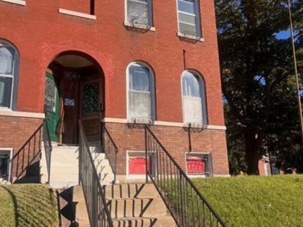 4628 Virginia Avenue , St Louis, MO 63111
