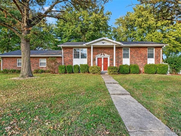 219 Brookside Lane, Ballwin, MO 63021