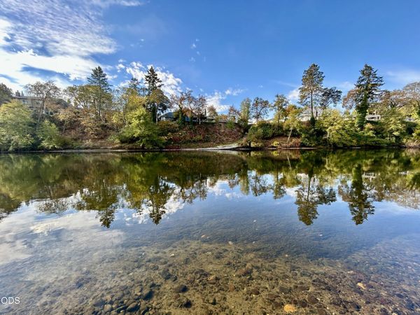 1219 Summer Lane, Grants Pass, OR 97526