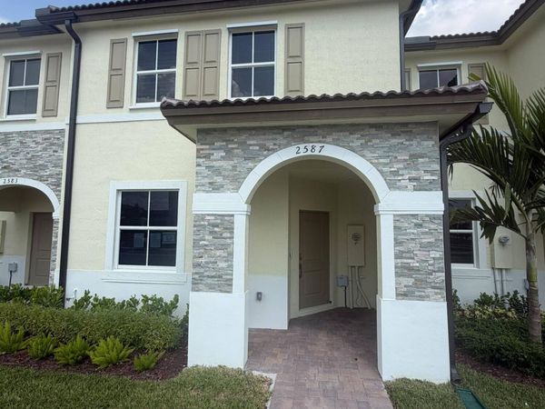 2587 SE 26TH Court, Homestead, FL 33035