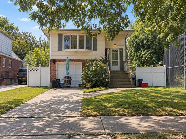 267 Crest Avenue , Floral Park, NY 11001
