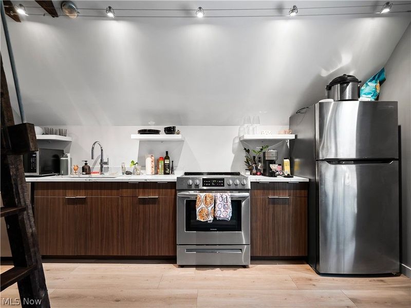 2401 Scranton Road, Unit B, Cleveland, OH 44113 Photo 6