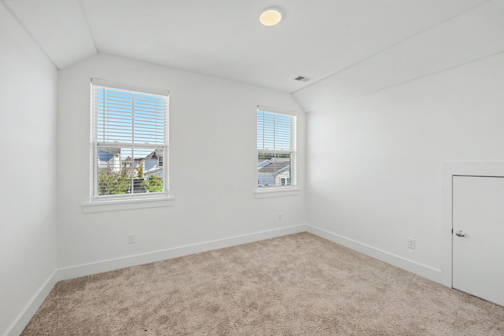 219 Clearblue Loop Photo 27