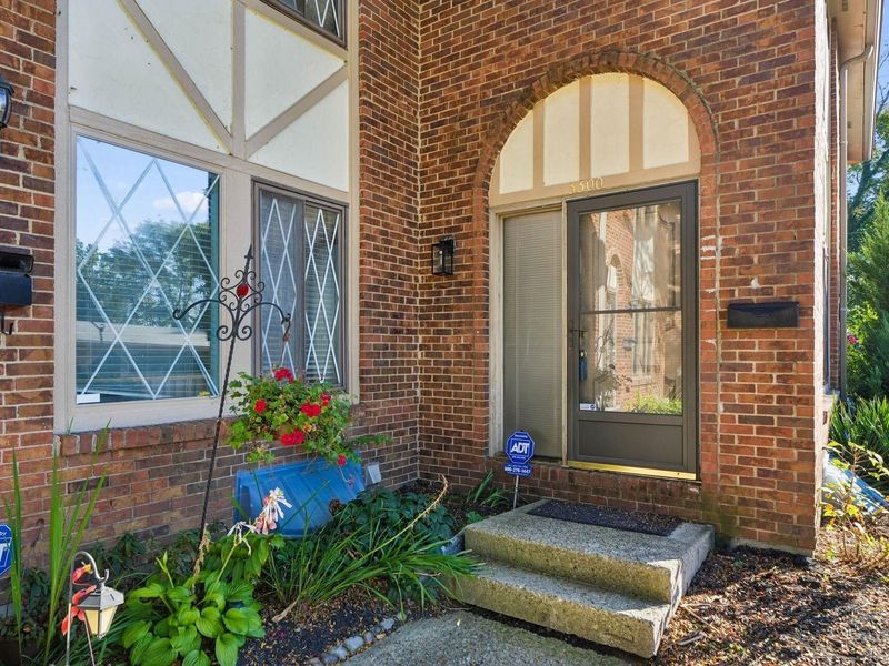 3300 Valley Lane S, Columbus, OH 43231 Photo 2