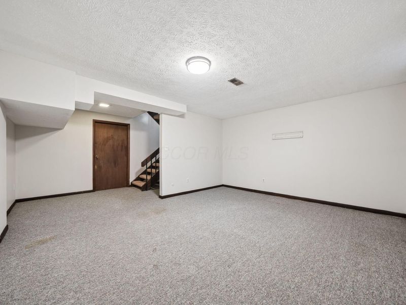 3300 Valley Lane S, Columbus, OH 43231 Photo 27