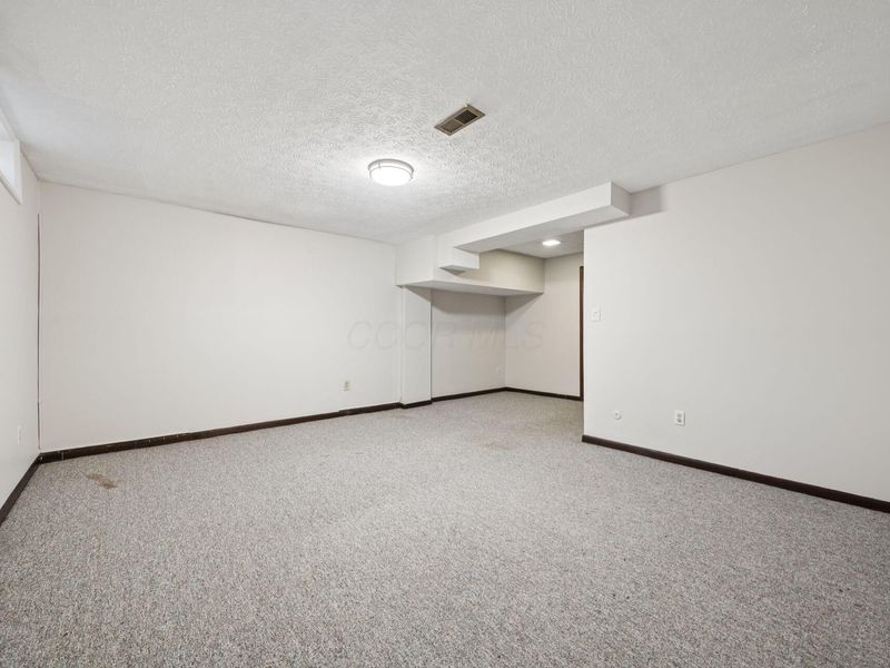 3300 Valley Lane S, Columbus, OH 43231 Photo 28