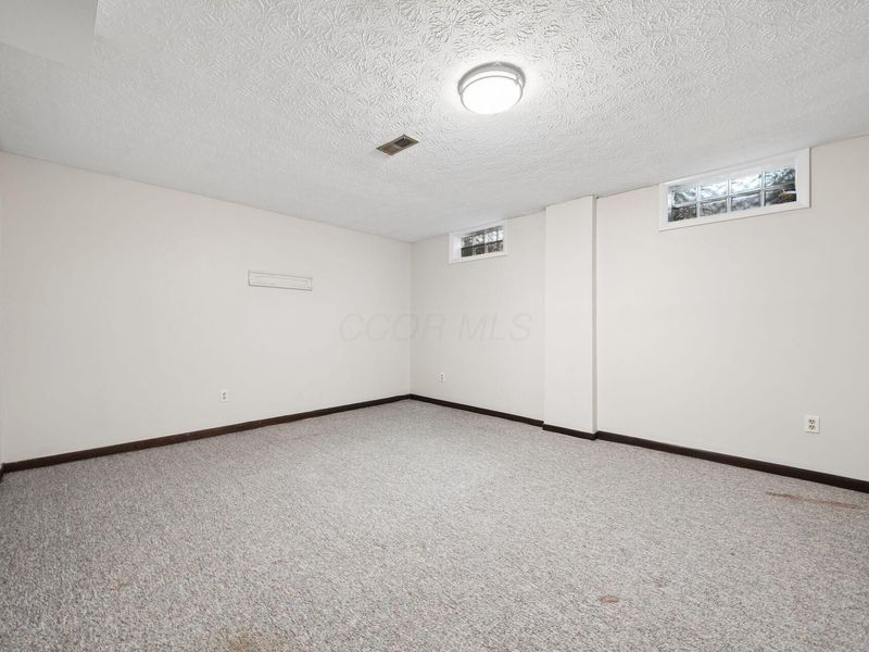 3300 Valley Lane S, Columbus, OH 43231 Photo 29