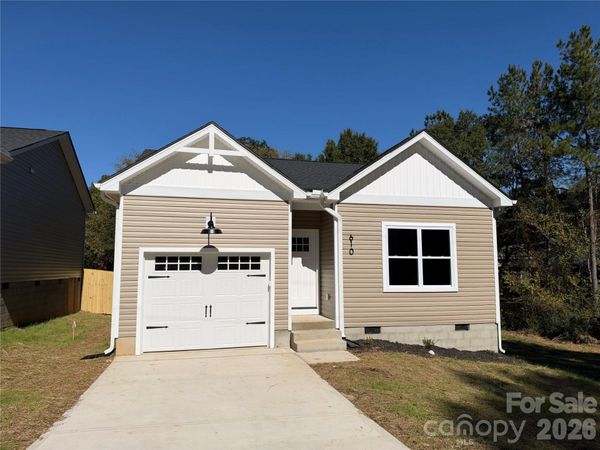 610 E Robinson Street , Dallas, NC 28034