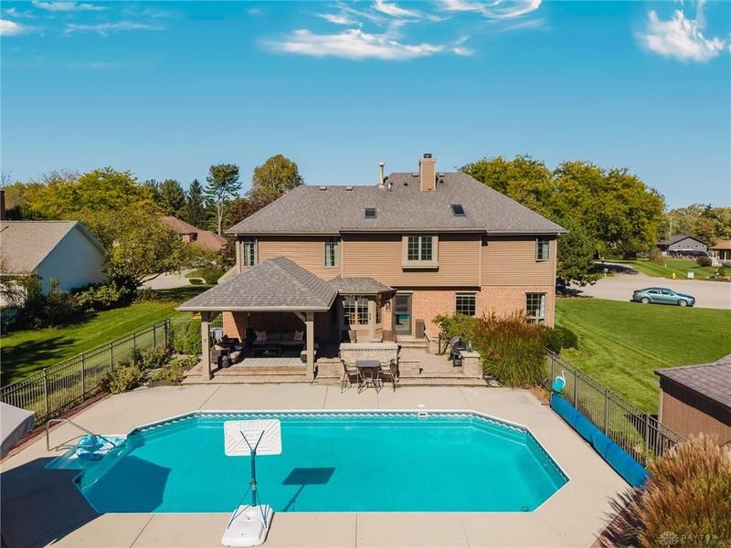 2066 Canterbury Court, Troy, OH 45373 Photo 3