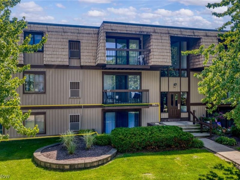 9820 Sunrise Boulevard , Unit S1, North Royalton, OH 44133 Photo 3