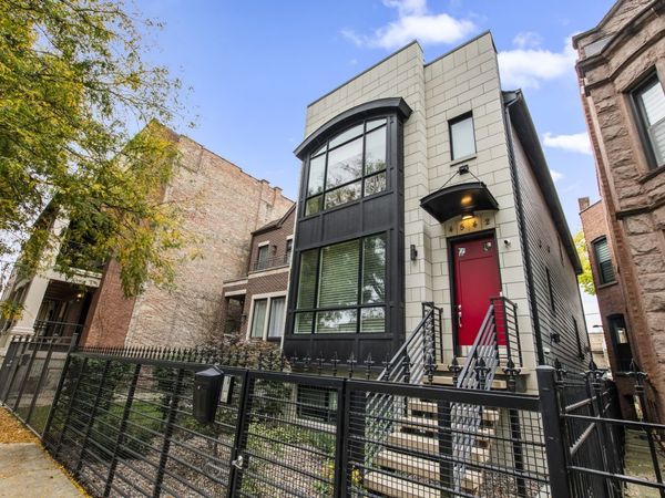 4542 S Prairie Avenue, Chicago, IL 60653