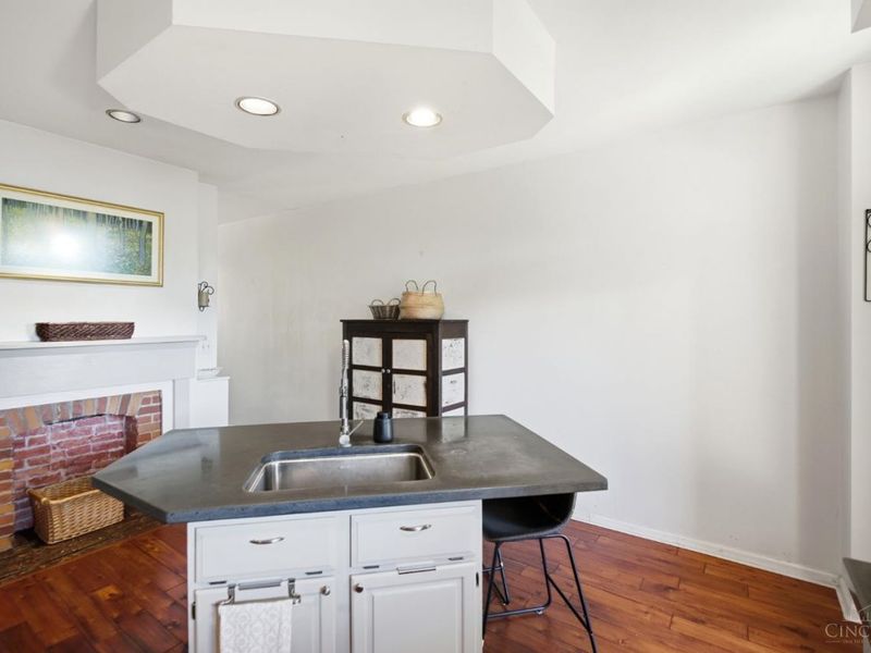 407 Milton, Cincinnati, OH 45202 Photo 18