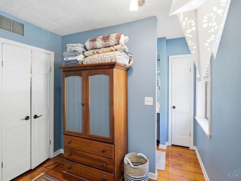 407 Milton, Cincinnati, OH 45202 Photo 28