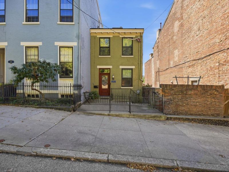 407 Milton, Cincinnati, OH 45202 Photo 4