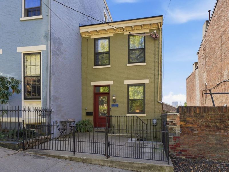 407 Milton, Cincinnati, OH 45202 Photo 6
