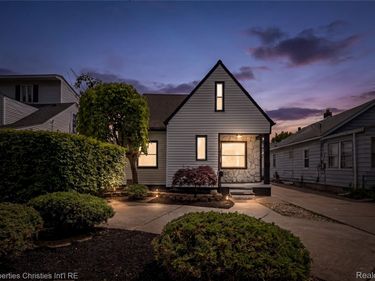 22502 Beach Street , St Clair Shores, Mi 48081