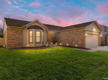46176 Loveland Drive, Macomb Township, Mi 48044