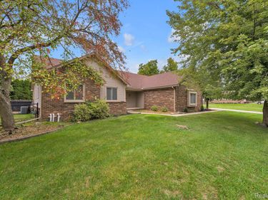 19157 Hillcrest Street , Livonia, Mi 48152