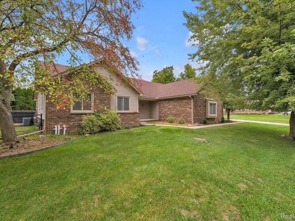 19157 Hillcrest Street , Livonia, Mi 48152