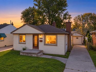 8238 Kaltz , Center Line, Mi 48015