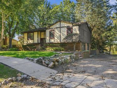 815 Union Street, Milford Village, Mi 48381