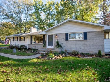 2479 N Long Lake Road, Fenton Township, Mi 48430