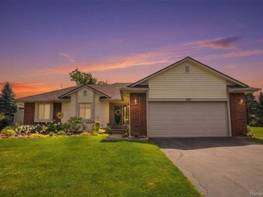 560 Alexander Drive , Commerce Township, Mi 48390