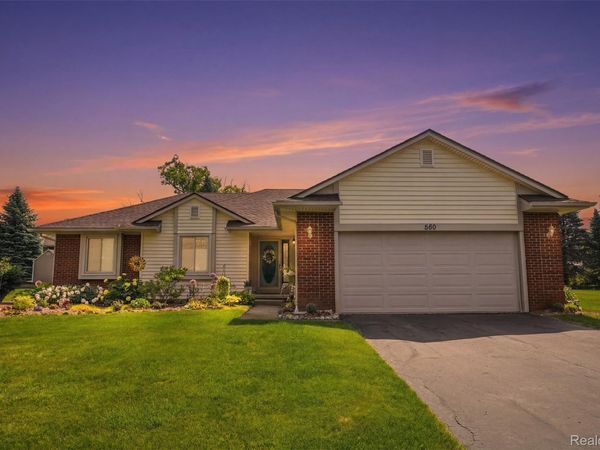 560 Alexander Drive, Commerce Township, Mi 48390