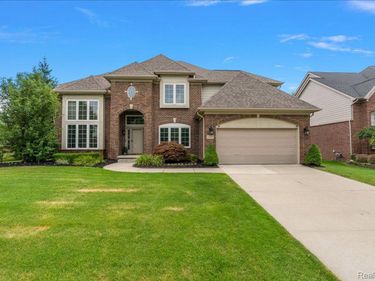 24729 Cavendish Avenue E, Novi, Mi 48375