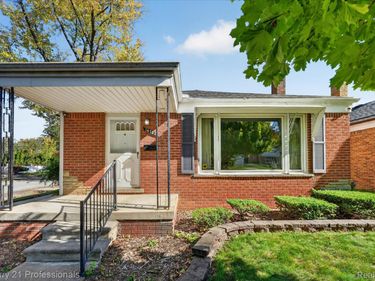 16792 Centralia, Redford Township, Mi 48240