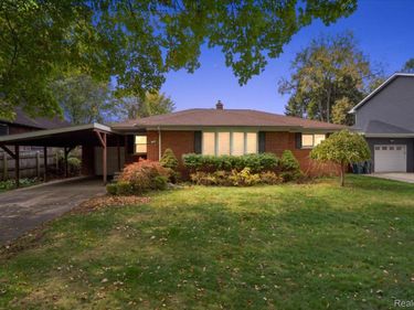 1915 Beech Lane Drive, Troy, Mi 48083
