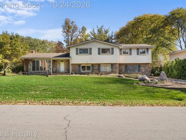 6839 White Pine Drive, Bloomfield Township, Mi 48301