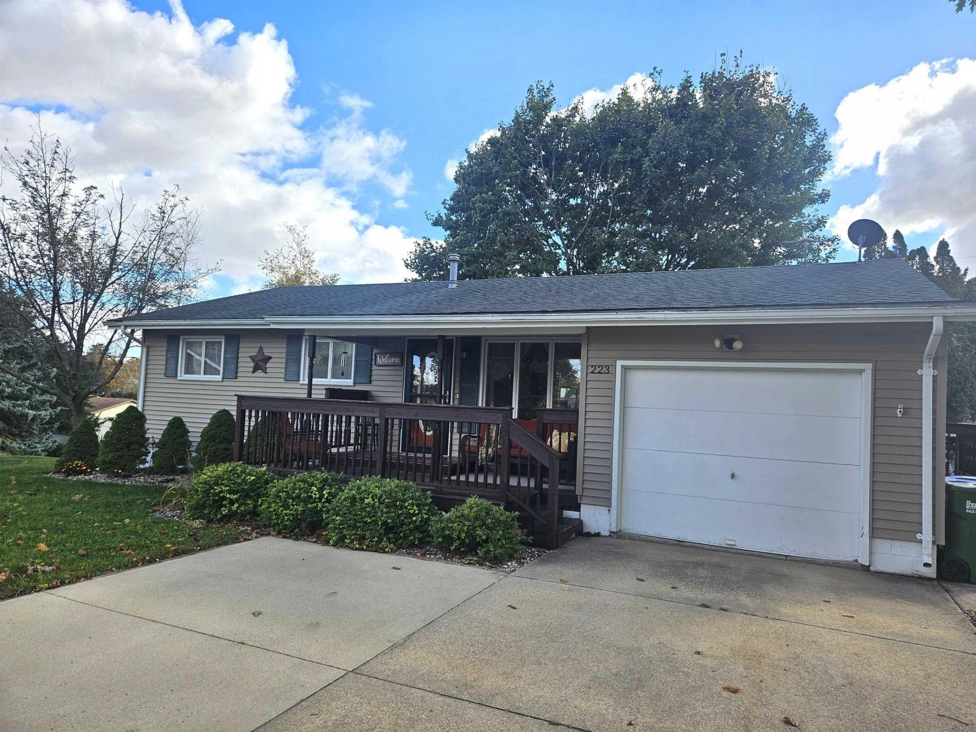 223 Red Maple Avenue, Cresco, IA 52136 Main Photo