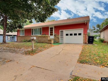325 E 11th Street, Fremont, NE 68025