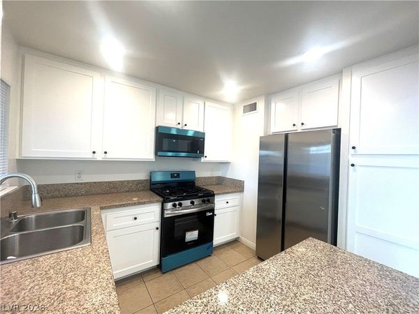 5521 Maidstone Circle , Las Vegas, NV 89142