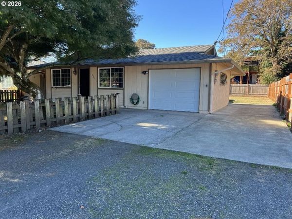 335 S 9TH ST, St. Helens, OR 97051