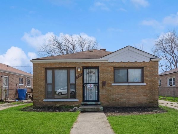 2301 E 102nd Street , Chicago, IL 60617