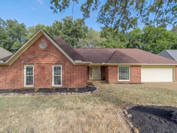 8290 CLINTON WAY LN, Memphis, TN 38018