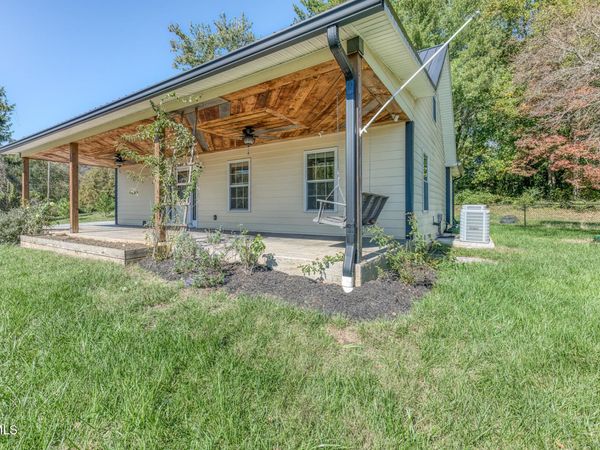 327 Happy Valley Road, Johnson City, TN 37601